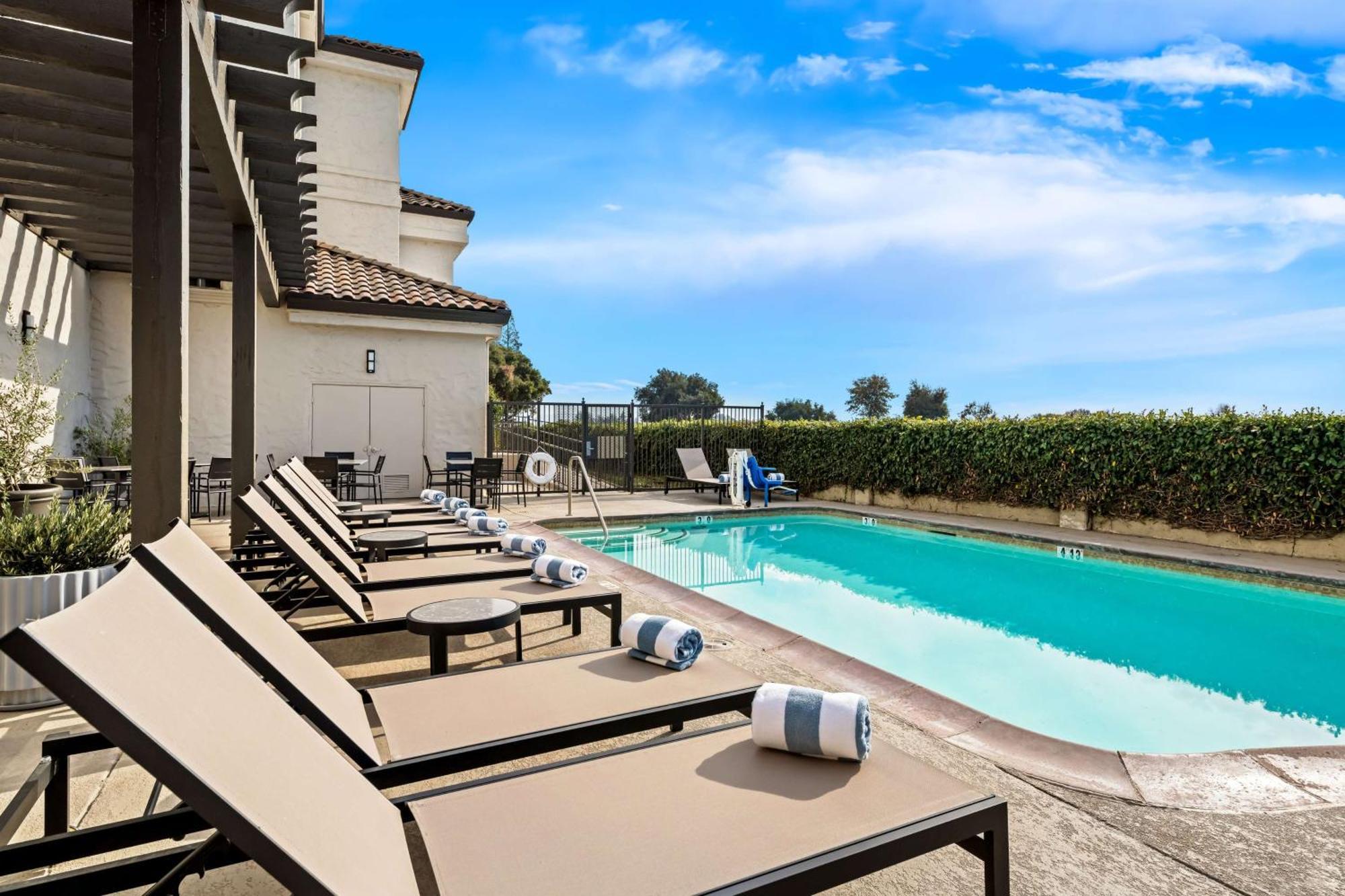 Hampton Inn Morgan Hill Buitenkant foto
